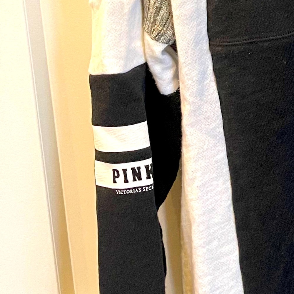 Comfy PINK Victoria Secret V-Neck Crew! - Picture 2 of 3